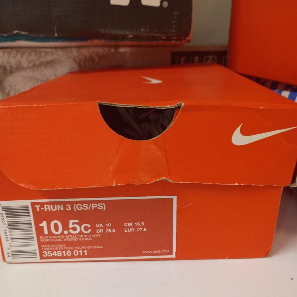 Nike Men's Black and Red Trainers